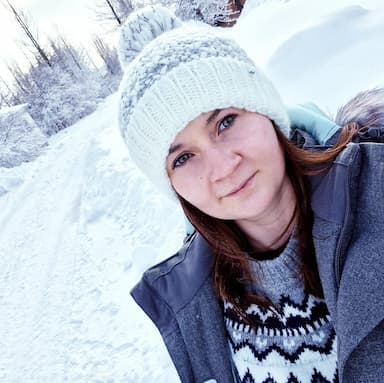 A portrait of Charlotte, Head Of Customer Journey