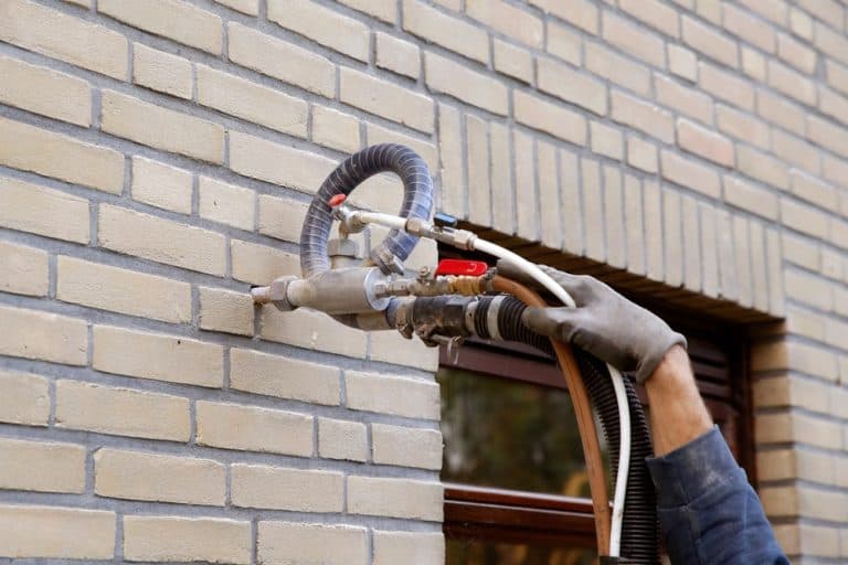 Diagram showing how an cavity walls work works